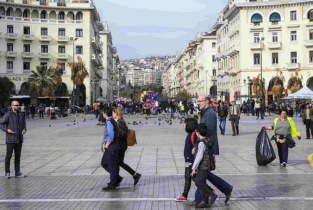 People are crossing the Aristotelous Square in Thessaloniki.